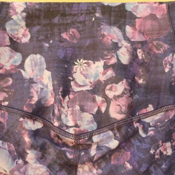 NWOT Athleta Salutation Stash Pocket II Printed 7/8 Tight Dappled Purple Bloom M - Picture 8 of 10